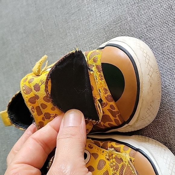 Bundle of 3 pairs of boys shoes. - Picture 14 of 14